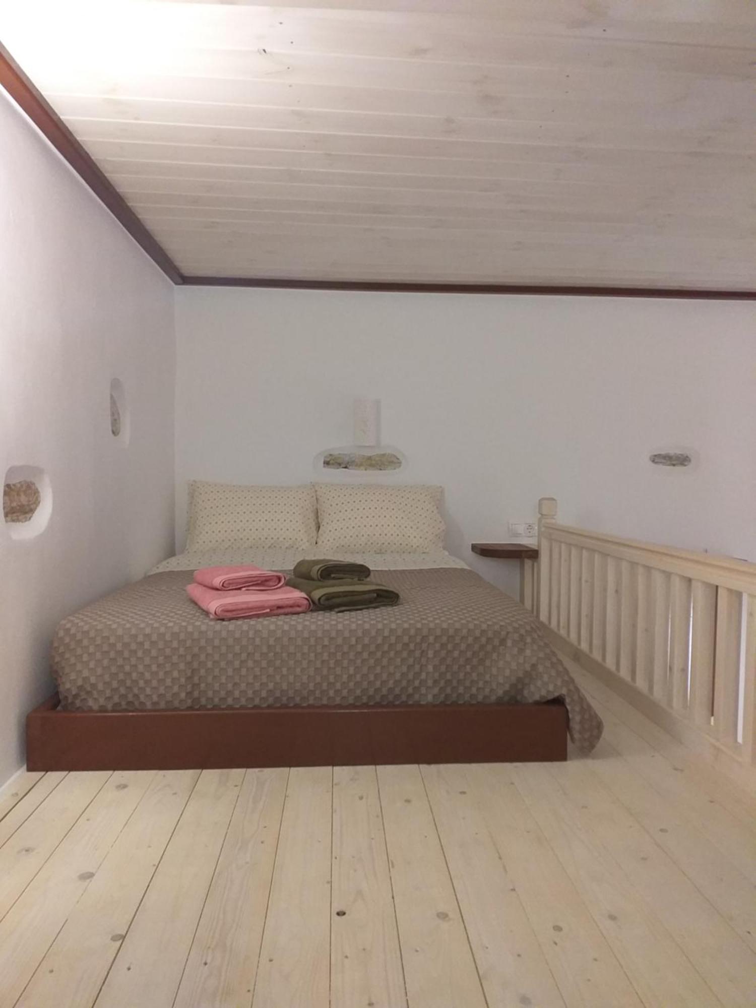 Imellos Apérathos Rom bilde